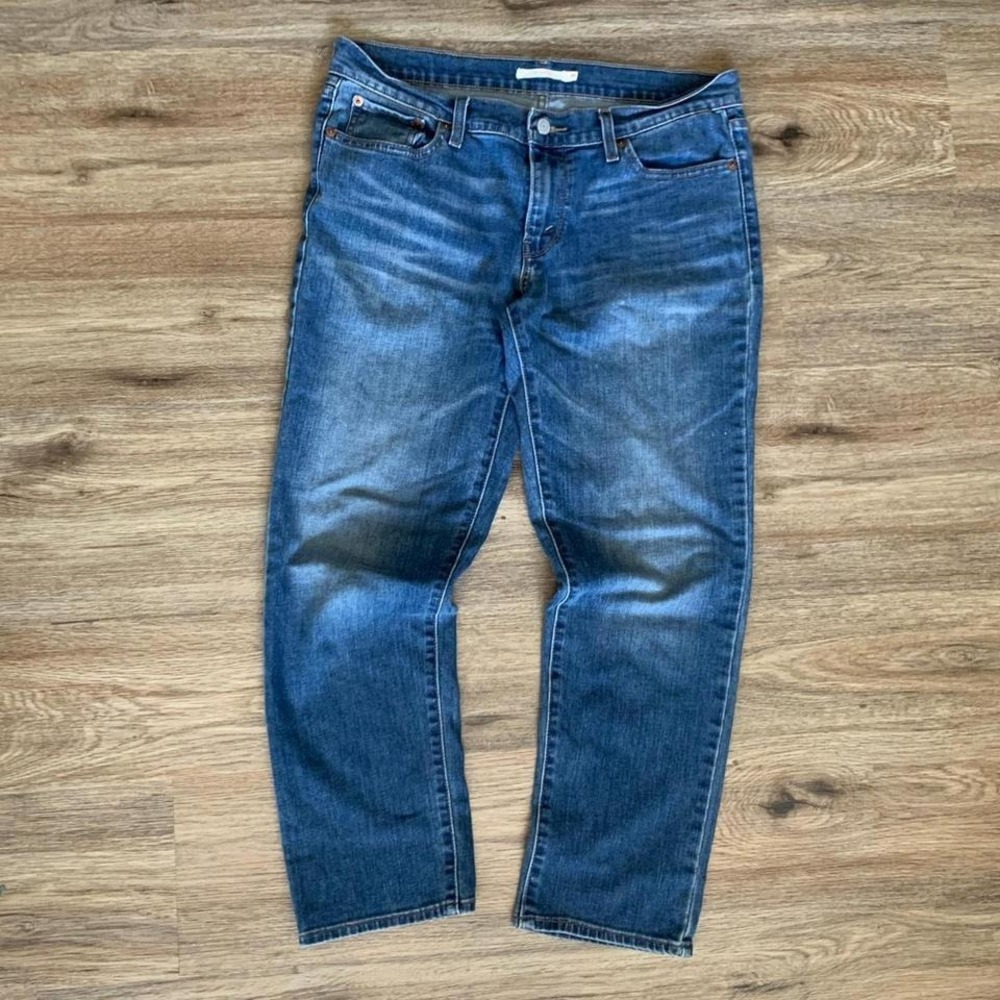 Levi's boyfriend denim jeans in medium wash - size 29x28 womens